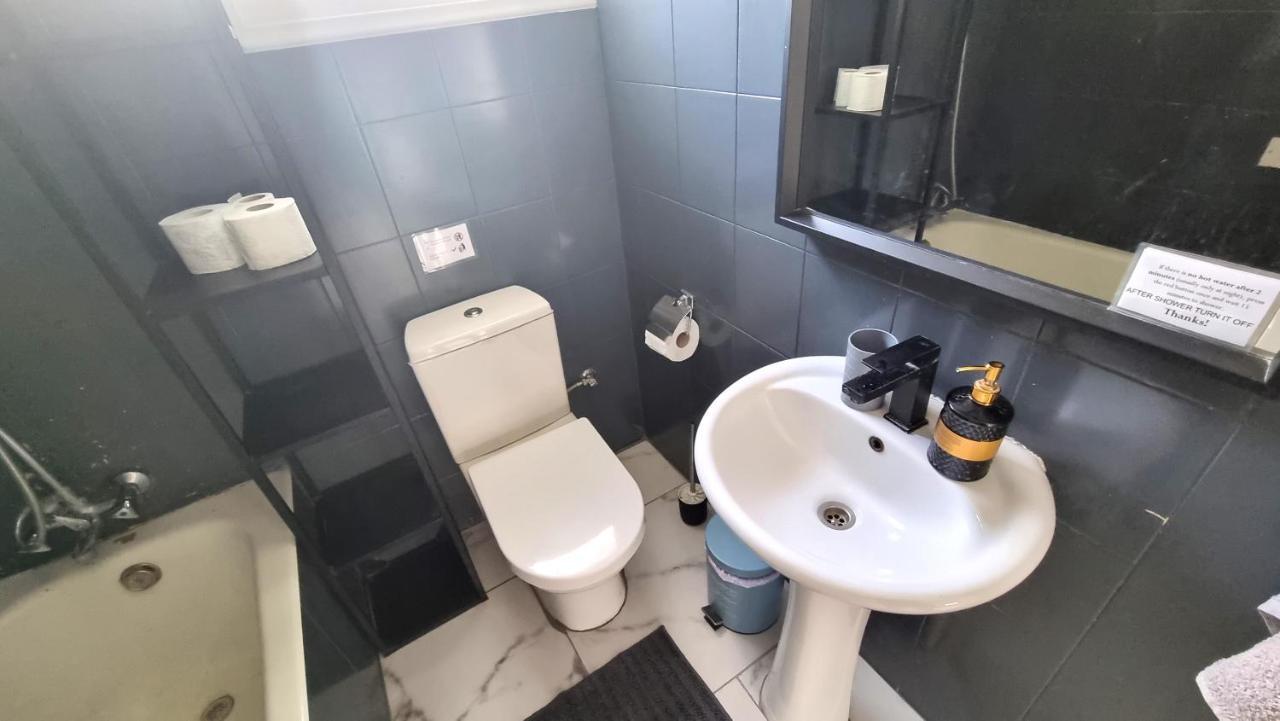 Cozy Beach Apt, Near Airport With 100Mbit Internet Larnaca Buitenkant foto