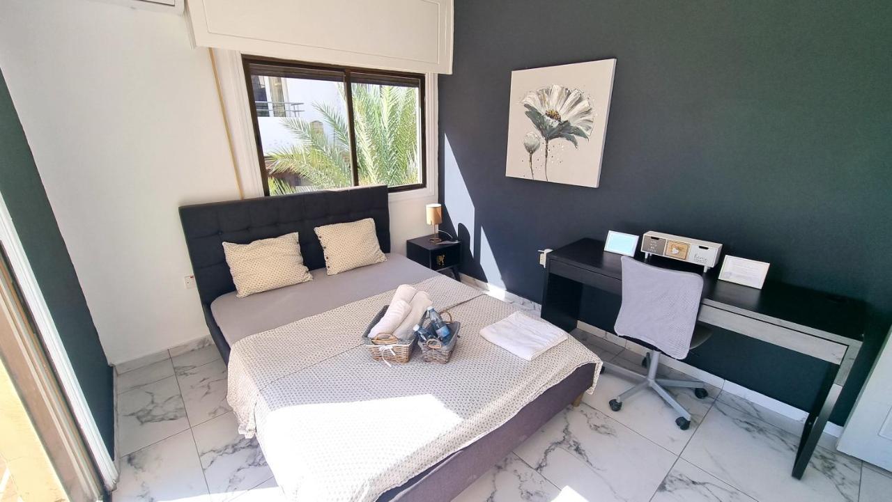 Cozy Beach Apt, Near Airport With 100Mbit Internet Larnaca Buitenkant foto